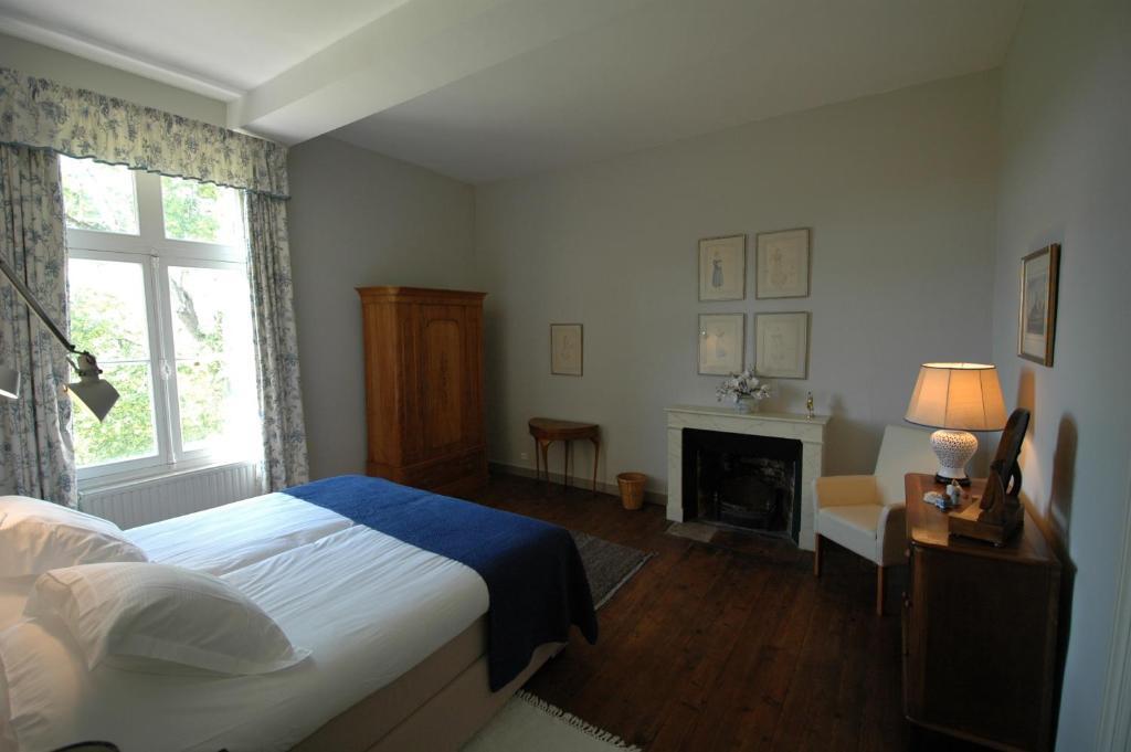 Chateau Le Tour - Chambres D'Hotes Faux  Room photo